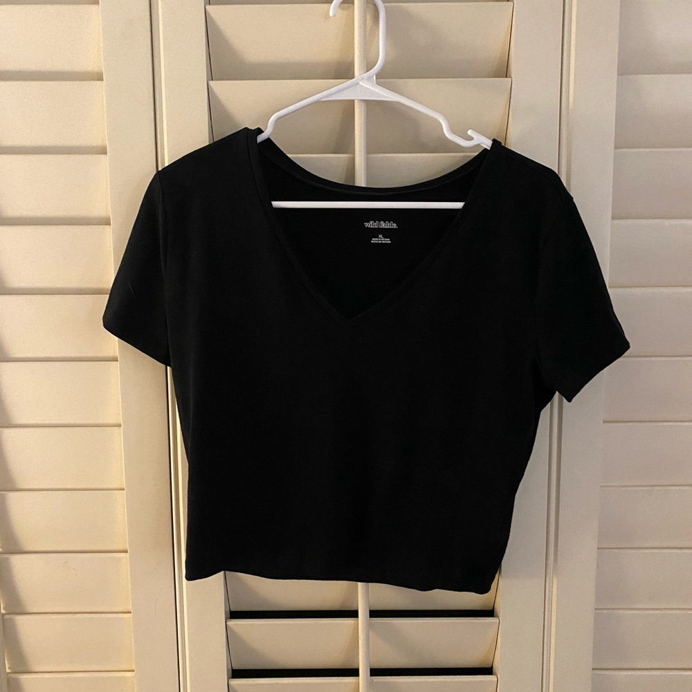black crop top never worn!
